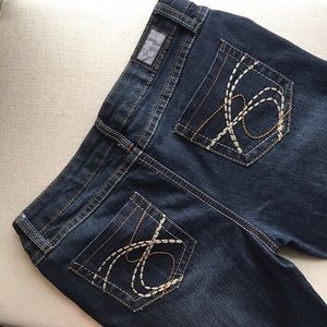 ☕️ EARL Jeans👖